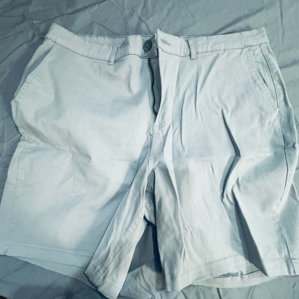 Saks Fifth Avenue flat front chino shorts in light grey